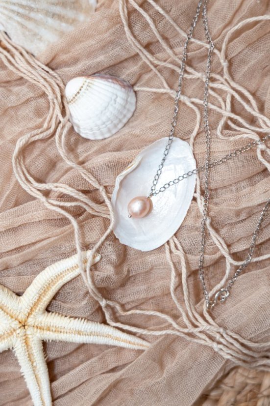 Řetízek s růžovou perlou - Barva: PVD zlacení